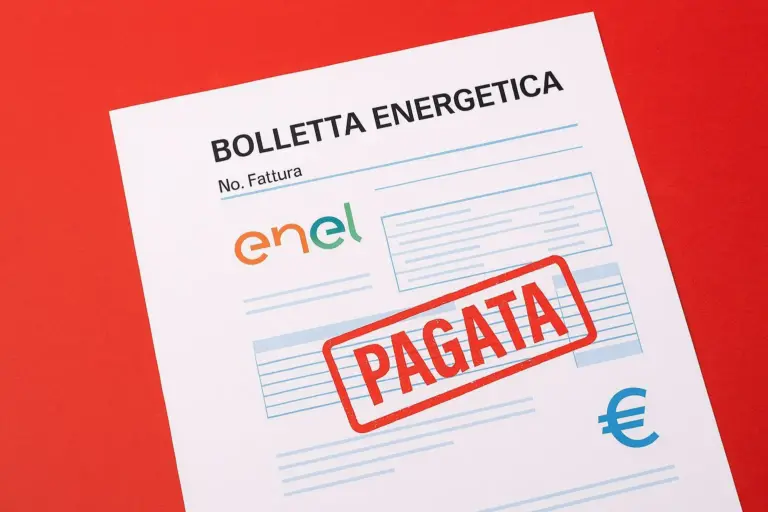 Bolletta Enel pagata su sfondo rosso